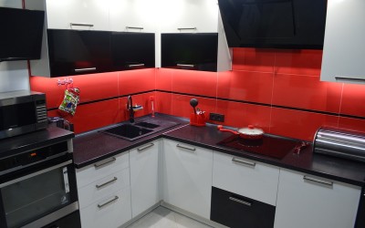 Кухня с пластиковым фасадом