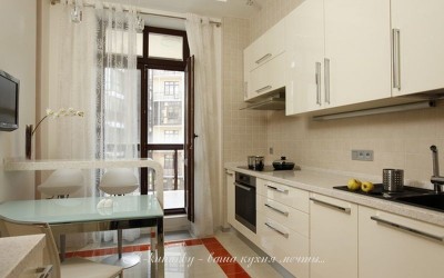 Светлая кухня