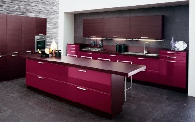 Кухня бордового цвета