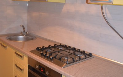 Кухня в желтых цветах